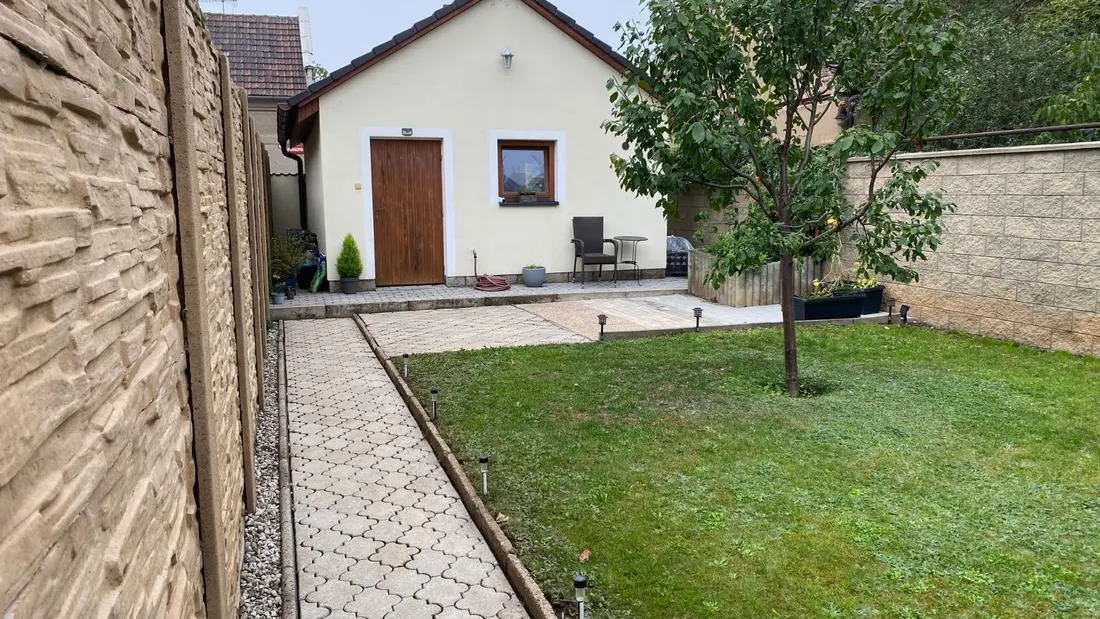 Ukázka dlažby po čištění